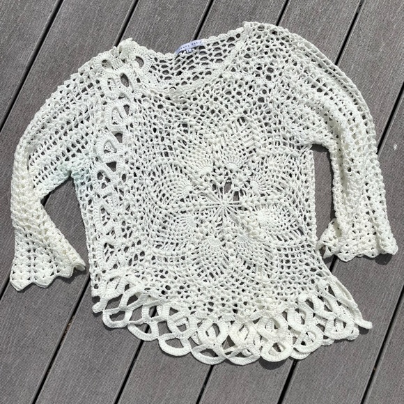 Tempo Paris Sweaters - Tempo Paris white open weave flower crochet asymmetrical hem boho sweater L